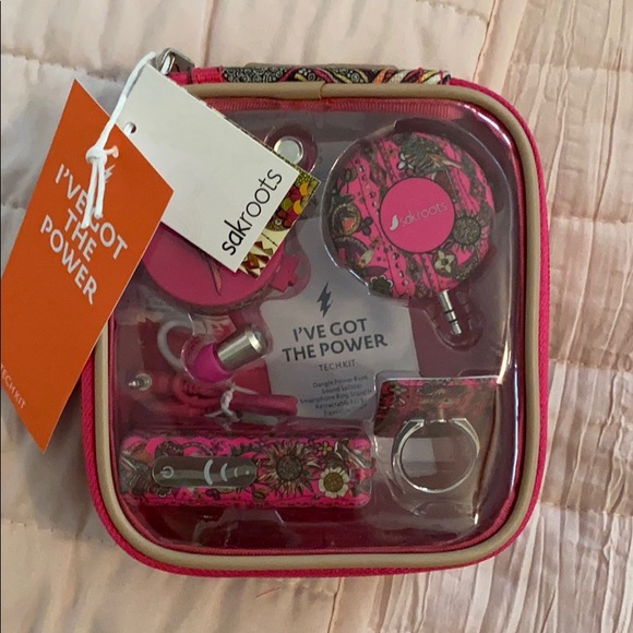 Sakroots Other - NWT! SAKROOTS TECH KIT FUCHSIA